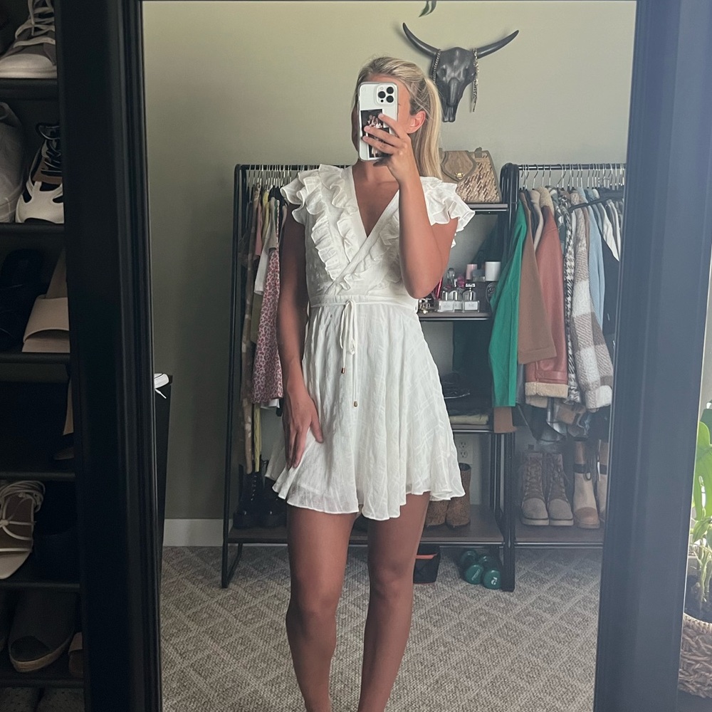 Selfie Leslie white dress
